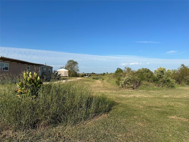 2727 N County Road 807 Bayou Street, Angleton, TX 77515