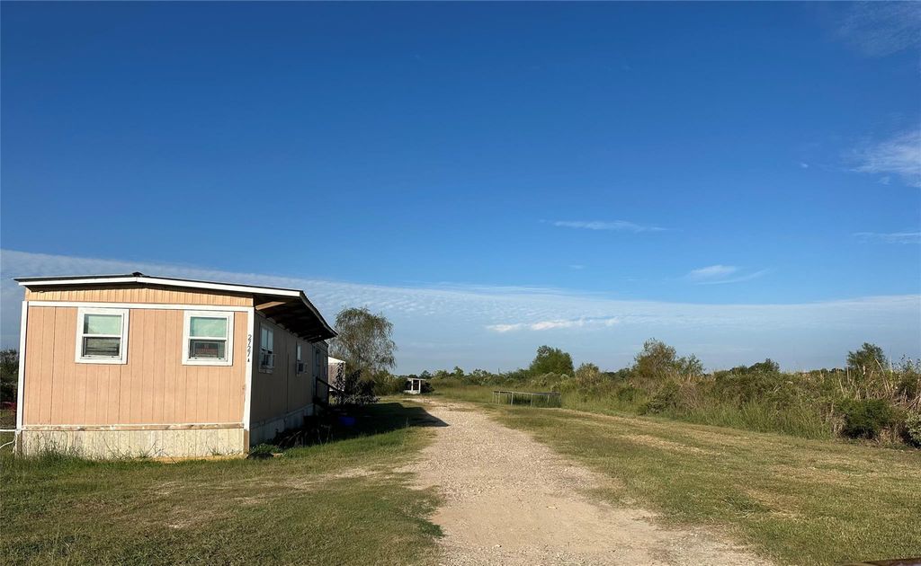 2727 N County Road 807 Bayou Street, Angleton, TX 77515