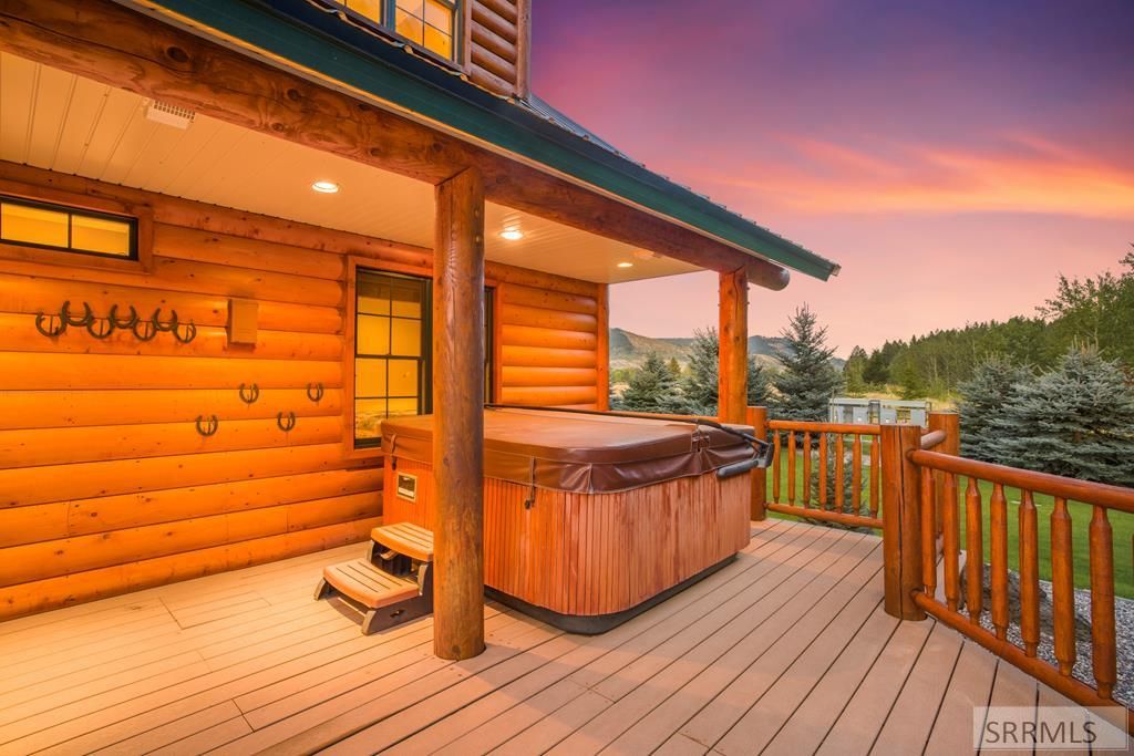 Image 10 of property listing at 1096 Snake River Road, Swan Valley, ID 83449