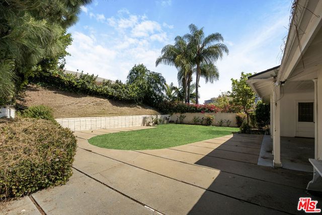 2332 Hillhurst Avenue, Los Angeles, CA 90027