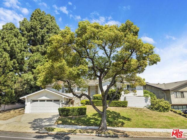 2332 Hillhurst Avenue, Los Angeles, CA 90027