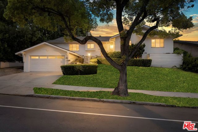 2332 Hillhurst Avenue, Los Angeles, CA 90027