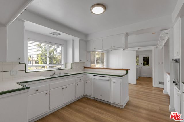 2332 Hillhurst Avenue, Los Angeles, CA 90027