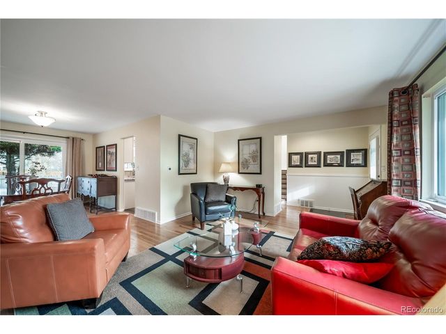 429 Newark St, Aurora, CO 80010