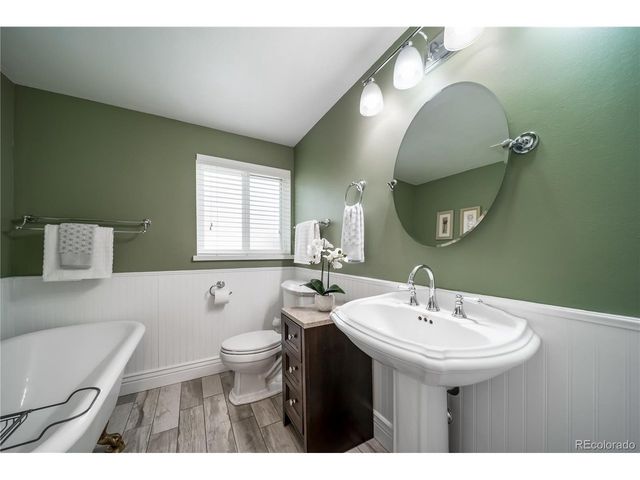 429 Newark St, Aurora, CO 80010