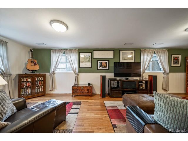 429 Newark St, Aurora, CO 80010