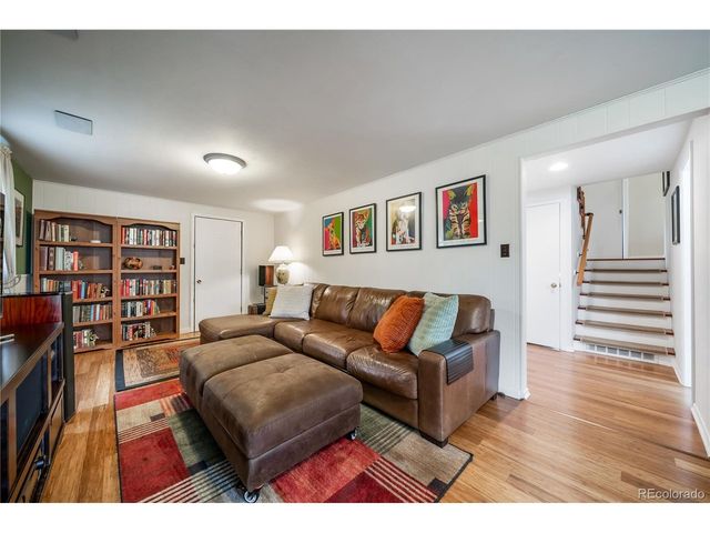 429 Newark St, Aurora, CO 80010