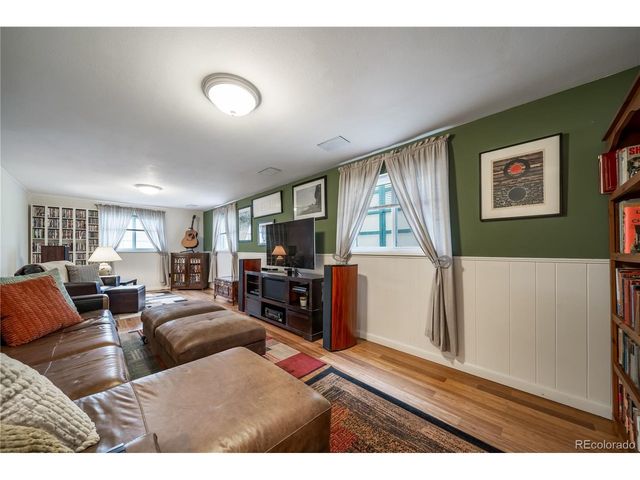 429 Newark St, Aurora, CO 80010