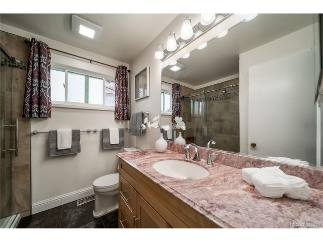 429 Newark St, Aurora, CO 80010