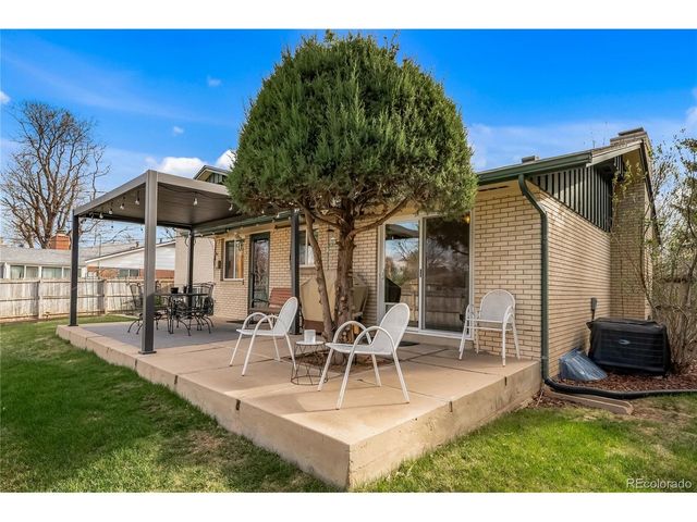 429 Newark St, Aurora, CO 80010