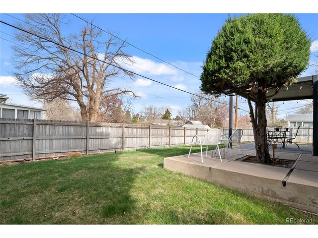 429 Newark St, Aurora, CO 80010