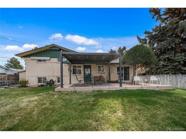 429 Newark St, Aurora, CO 80010