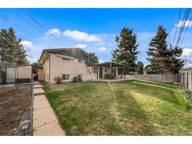 429 Newark St, Aurora, CO 80010