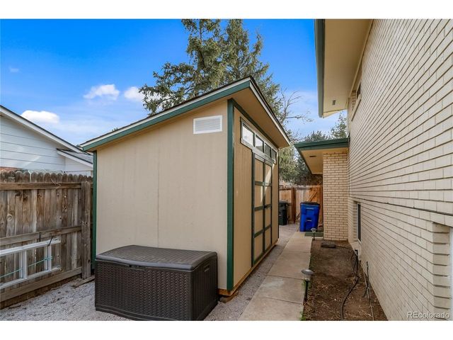 429 Newark St, Aurora, CO 80010