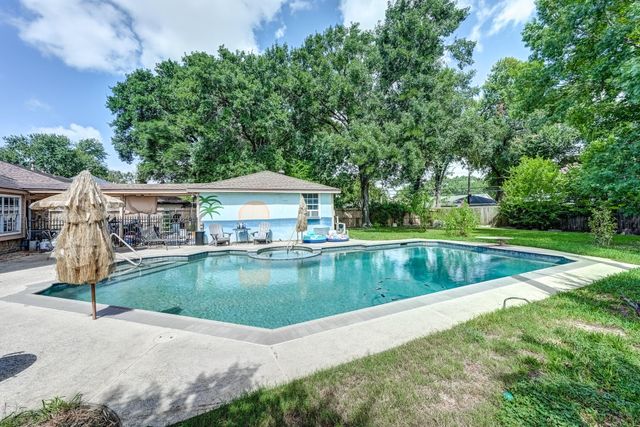 16310 Acapulco Drive, Jersey Village, TX 77040