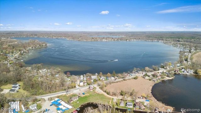 9623 Winston, Pinckney, MI 48169