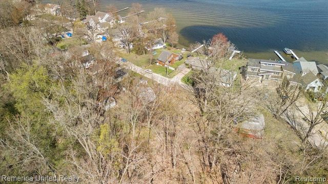 9623 Winston, Pinckney, MI 48169
