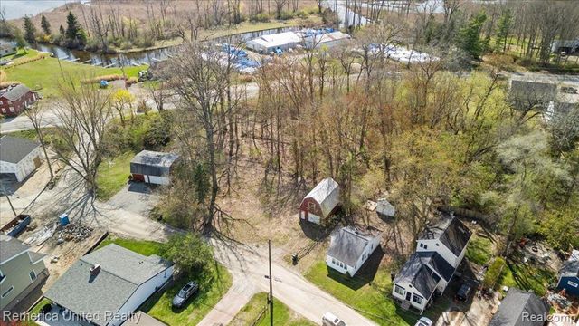 9623 Winston, Pinckney, MI 48169