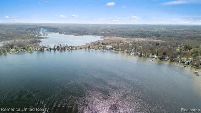 9623 Winston, Pinckney, MI 48169
