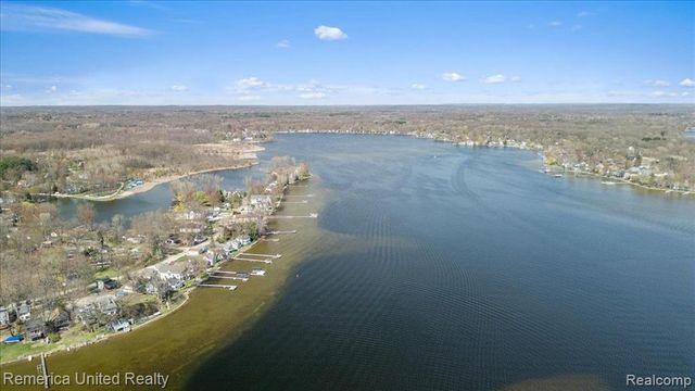9623 Winston, Pinckney, MI 48169