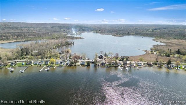 9623 Winston, Pinckney, MI 48169