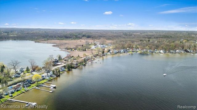 9623 Winston, Pinckney, MI 48169