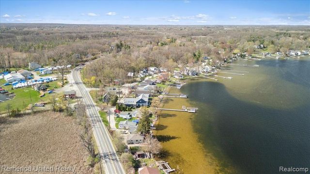 9623 Winston, Pinckney, MI 48169