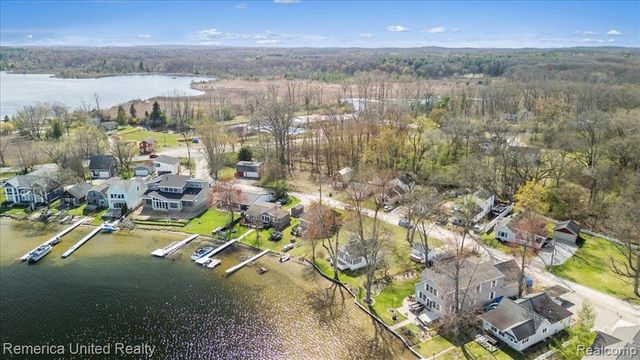 9623 Winston, Pinckney, MI 48169