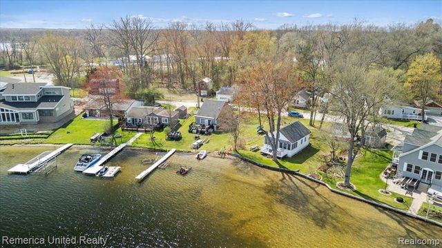 9623 Winston, Pinckney, MI 48169