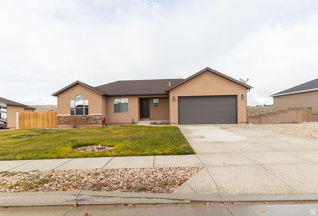 2101 E RAVINE RD, Enoch, UT 84721