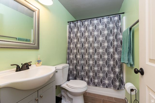 2101 E RAVINE RD, Enoch, UT 84721