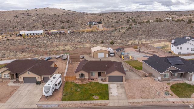 2101 E RAVINE RD, Enoch, UT 84721