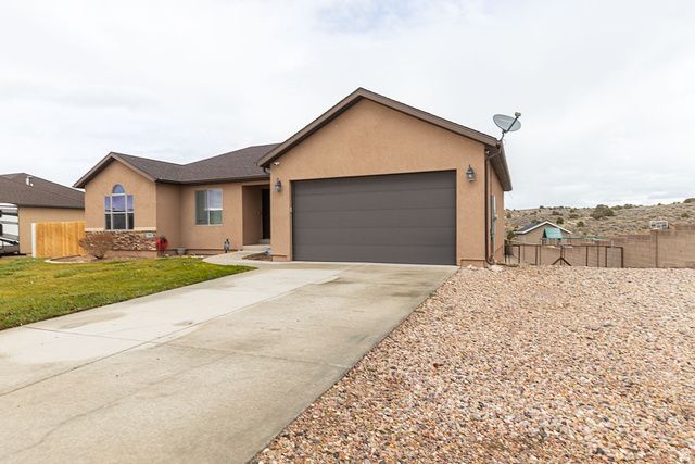 2101 E RAVINE RD, Enoch, UT 84721