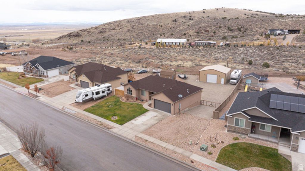 2101 E RAVINE RD, Enoch, UT 84721