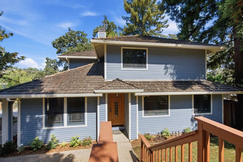 Image 3 of property listing at 2324 Cheshire Way, Redwood City, CA 94061