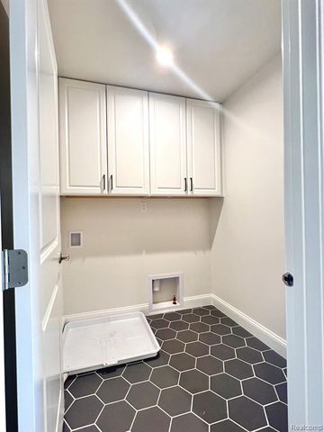 3364 Roseford Boulevard, Ann Arbor, MI 48105