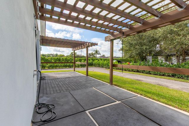 2889 Appaloosa Trail, Wellington, FL 33414