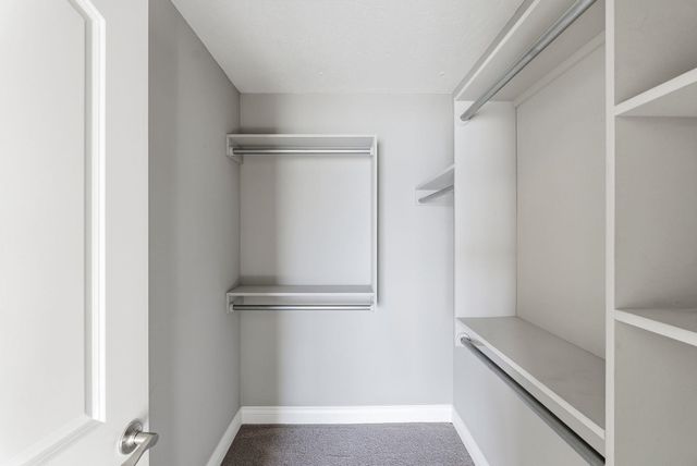 2426 E Quivira Ct, Kechi, KS 67067