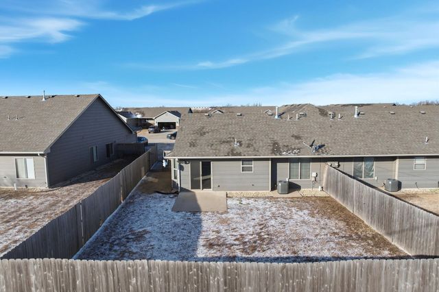 2426 E Quivira Ct, Kechi, KS 67067