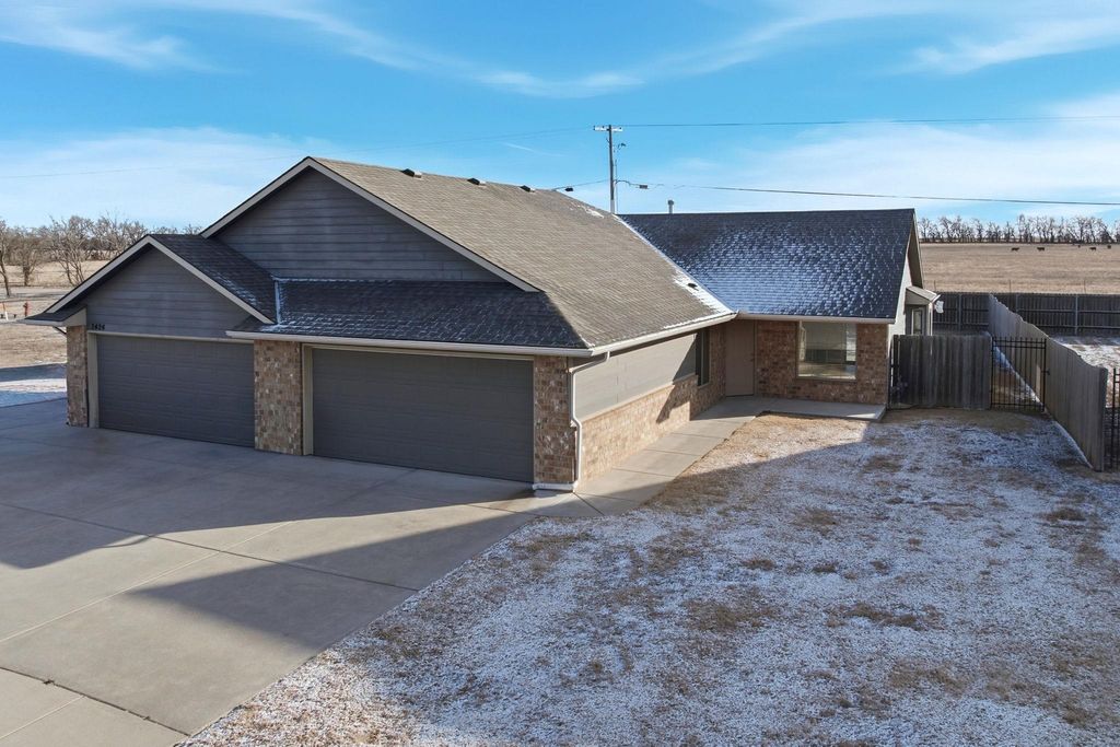 2426 E Quivira Ct, Kechi, KS 67067