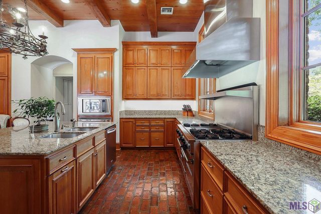 17835 E Augusta Dr, Baton Rouge, LA 70810