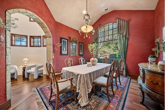 8749 Noland Ln, Fair Oaks, CA 95628