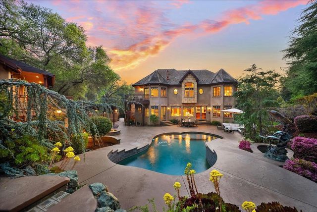 8749 Noland Ln, Fair Oaks, CA 95628