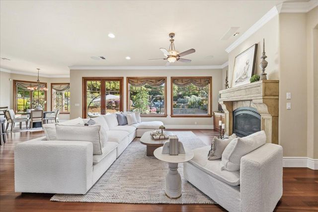 8749 Noland Ln, Fair Oaks, CA 95628