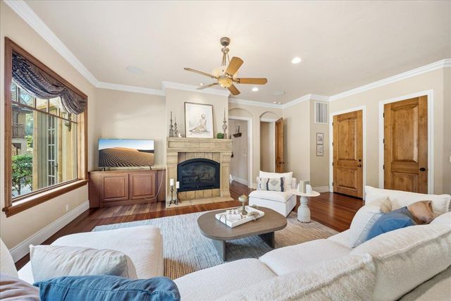 8749 Noland Ln, Fair Oaks, CA 95628