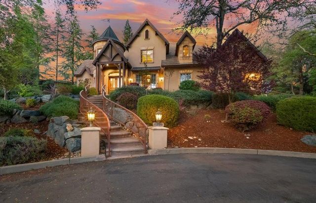 8749 Noland Ln, Fair Oaks, CA 95628