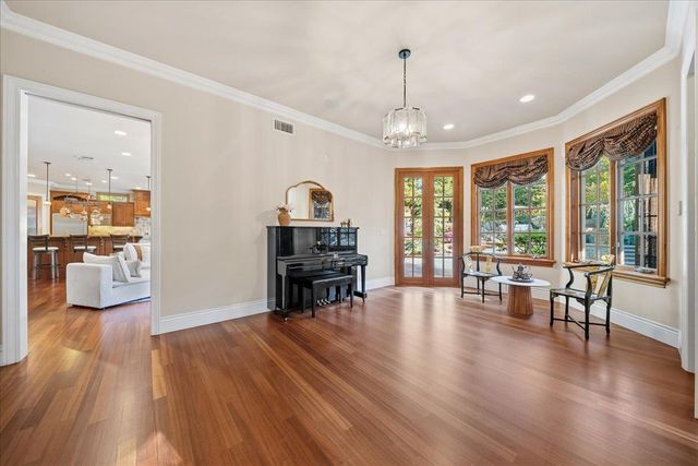 8749 Noland Ln, Fair Oaks, CA 95628