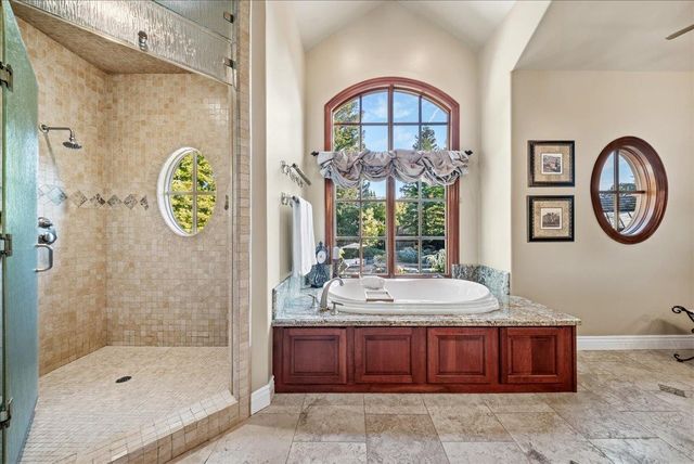 8749 Noland Ln, Fair Oaks, CA 95628