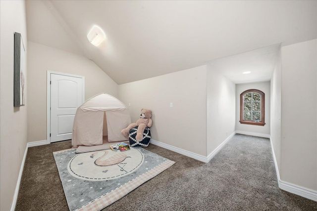 8749 Noland Ln, Fair Oaks, CA 95628