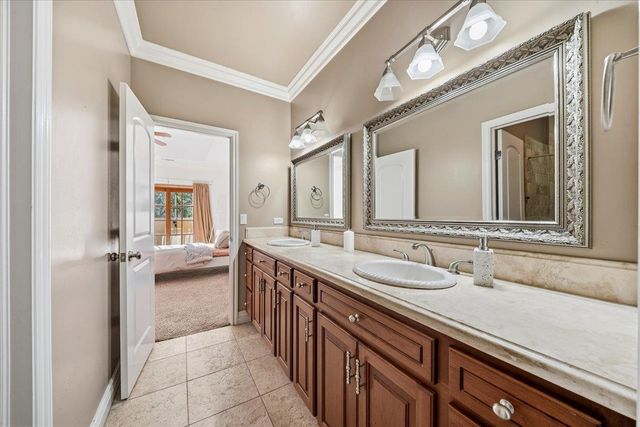 8749 Noland Ln, Fair Oaks, CA 95628